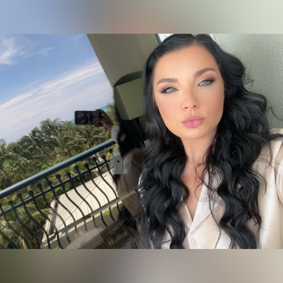 Meet Your Posher - Picture 1 of 16